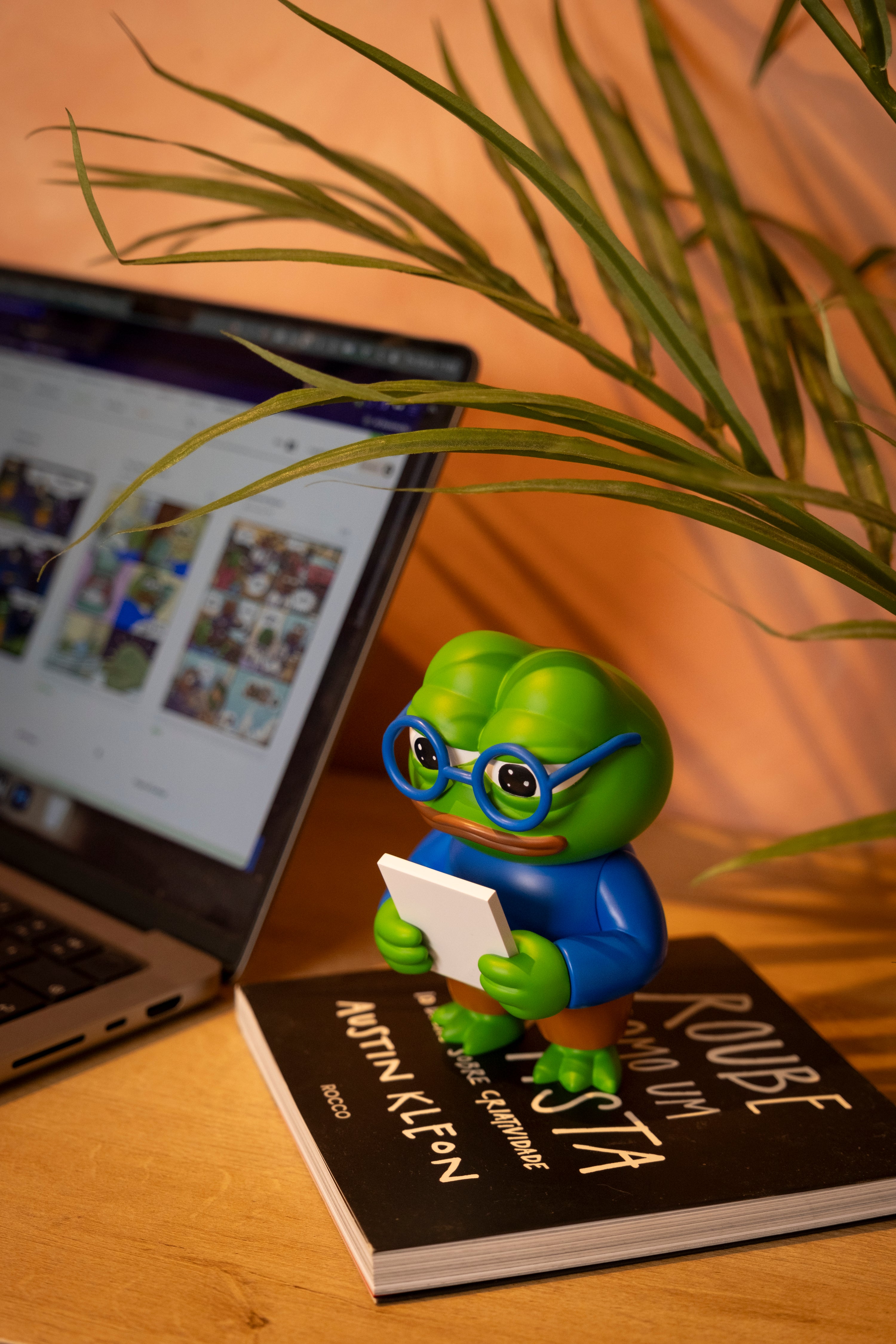 Nerdy Desk Fren